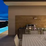 Three-bedroom Sunshine With A Heated Pool, Media Room, And Views Of The Sea *