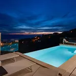 Three-bedroom Sunshine With A Heated Pool, Media Room, And Views Of The Sea فيلة جيسينتسي