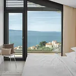 فيلة Three-bedroom Sunshine With A Heated Pool, Media Room, And Views Of The Sea