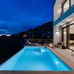 Three-bedroom Sunshine With A Heated Pool, Media Room, And Views Of The Sea