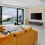 Three-bedroom Sunshine With A Heated Pool, Media Room, And Views Of The Sea فيلة جيسينتسي