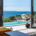 فيلة Three-bedroom Sunshine With A Heated Pool, Media Room, And Views Of The Sea جيسينتسي