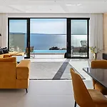 Three-bedroom Sunshine With A Heated Pool, Media Room, And Views Of The Sea *