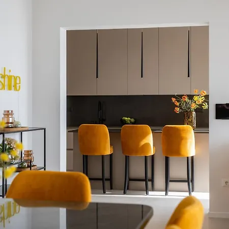 Three-bedroom Sunshine With A Heated Pool, Media Room, And Views Of The Sea Willa Jesenice (Split-Dalmatia)