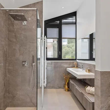 Three-bedroom Sunshine With A Heated Pool, Media Room, And Views Of The Sea