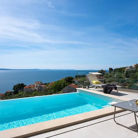 Three-bedroom Sunshine With A Heated Pool, Media Room, And Views Of The Sea Villa Jesenice (Split-Dalmatia)