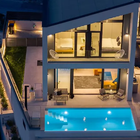Three-bedroom Sunshine With A Heated Pool, Media Room, And Views Of The Sea Jesenice (Split-Dalmatia)