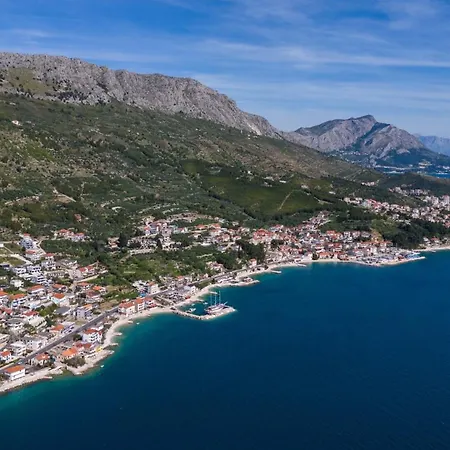 Three-bedroom Sunshine With A Heated Pool, Media Room, And Views Of The Sea Villa