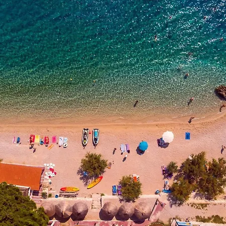 Three-bedroom Sunshine With A Heated Pool, Media Room, And Views Of The Sea